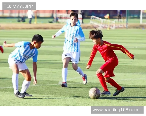 毛球星风采：从足球场上的传奇到个人生活的多维面貌解析